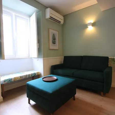 Minty Fresh Apartment Lisbon